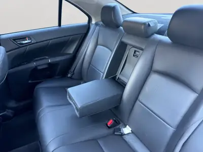 Suzuki Kizashi 2.4 GL Top 4WD — Berline polyvalente, intégrale certifiée, services complets — Innenraum