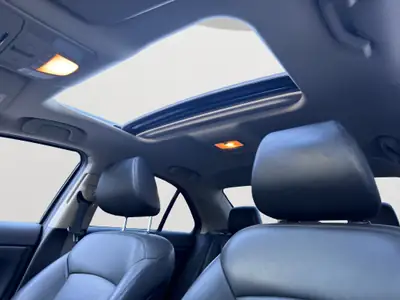 Suzuki Kizashi 2.4 GL Top 4WD — Berline polyvalente, intégrale certifiée, services complets — Miniatur 7