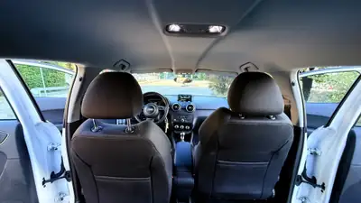 Audi A1 Sportback 1.4 TFSI — Citadine dynamique, sans accident, 208'000 km — Miniature 8