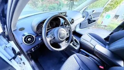 Audi A1 Sportback 1.4 TFSI — Citadine dynamique, sans accident, 208'000 km — Miniature 11