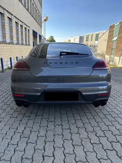 Porsche Panamera GTS — Berline sportive 440 ch, transmission intégrale et faible kilométrage — Innenraum