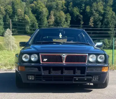 Lancia Delta HF Integrale 1992 — Légende du rallye, moteur 2.0L turbo 177 ch — intérieur