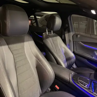 Mercedes-Benz E 220 d AMG Line 4Matic — Berline premium avec transmission intégrale et motorisation hybride légère — Armaturenbrett