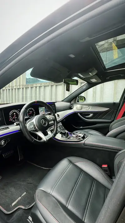 Mercedes-Benz E 53 AMG — Berline sportive 457 ch, kilométrage maîtrisé — cruscotto