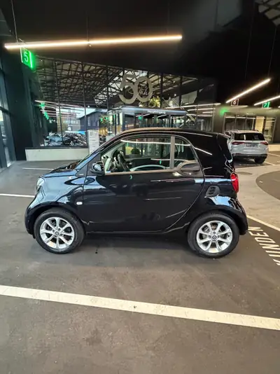 Smart Fortwo 1.0 71 Passion — Citadine compacte, économe et sans sinistre — Heckansicht