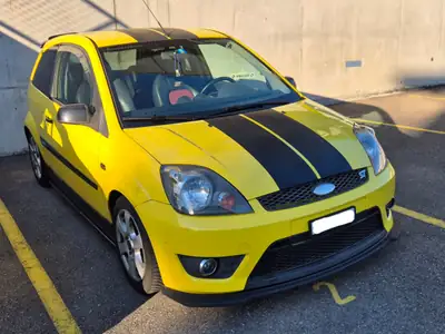 Ford Fiesta 2.0 16V ST — Exemplaire jaune rare, sportive authentique 2008 — vue extérieure