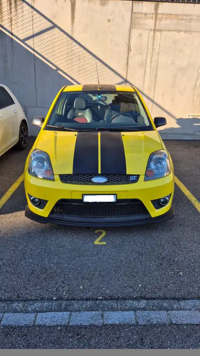Ford Fiesta 2.0 16V ST — Exemplaire jaune rare, sportive authentique 2008 — côté