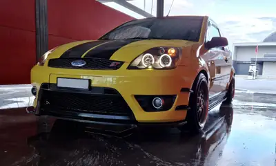 Ford Fiesta 2.0 16V ST — Exemplaire jaune rare, sportive authentique 2008 — détail