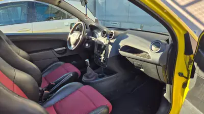 Ford Fiesta 2.0 16V ST — Exemplaire jaune rare, sportive authentique 2008 — tableau de bord