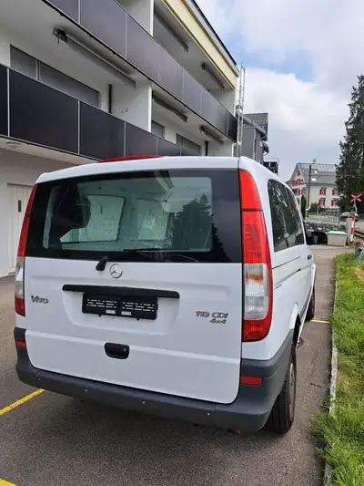 Mercedes-Benz Vito 113 CDI — Utilitaire polyvalent 4×4, moteur diesel robuste — fianco