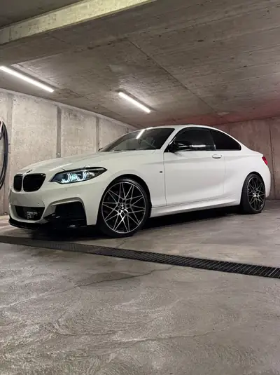BMW M240i xDrive — Coupé sportif haute performance, 374 ch et traction intégrale — arrière