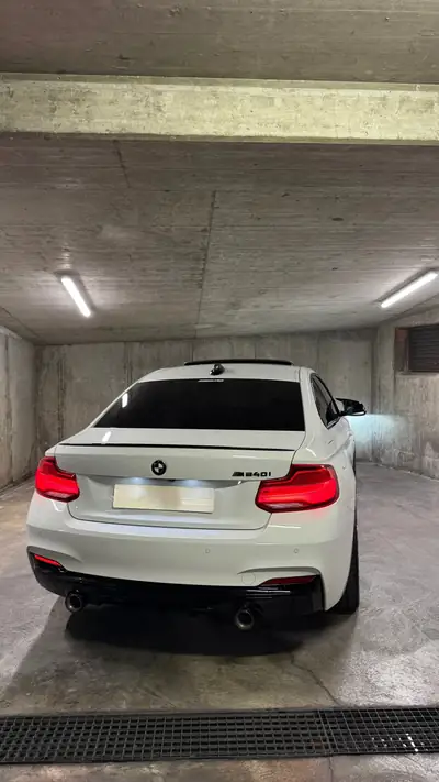 BMW M240i xDrive — Coupé sportif haute performance, 374 ch et traction intégrale — côté
