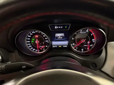 Mercedes-Benz CLA 45 AMG 4Matic — Berline sportive 360 ch, transmission intégrale — Innenraum