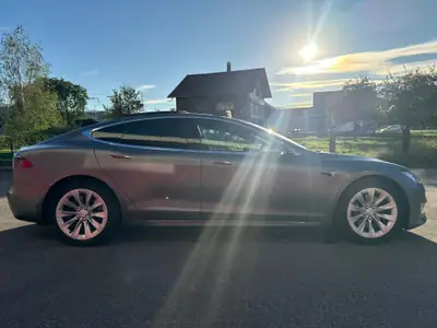 Tesla Model S 75 — Berline électrique haute performance, 92% SOH, révisée MFK — fianco
