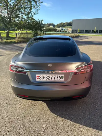 Tesla Model S 75 — Berline électrique haute performance, 92% SOH, révisée MFK — Miniatura 8