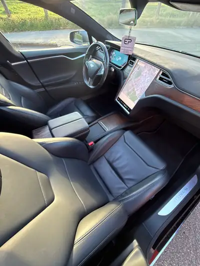 Tesla Model S 75 — Berline électrique haute performance, 92% SOH, révisée MFK — Miniatura 18