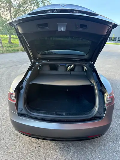 Tesla Model S 75 — Berline électrique haute performance, 92% SOH, révisée MFK — Miniatura 19