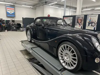 Morgan Plus 4 2.0 Swiss Pack — Roadster britannique d'exception, 9 800 km seulement — Thumbnail 9