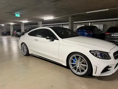 Mercedes-Benz C 300 AMG Line — Coupé sportif 272 ch, hybride essence, kilométrage modéré — interior