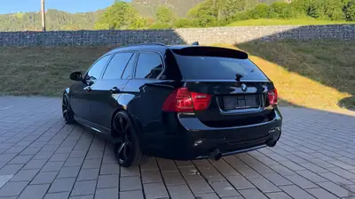 BMW 335i xDrive — Break sportif, 306 ch et transmission intégrale — Heckansicht