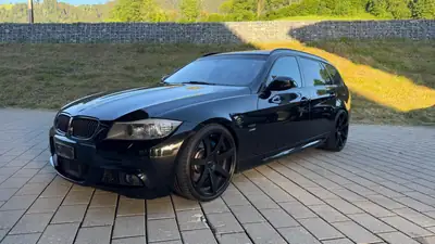 BMW 335i xDrive — Break sportif, 306 ch et transmission intégrale — Seitenansicht