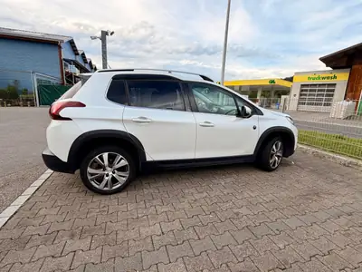 Peugeot 2008 1.2 PureTech 130 GT Line — SUV compact urbain, fiable et économe — intérieur