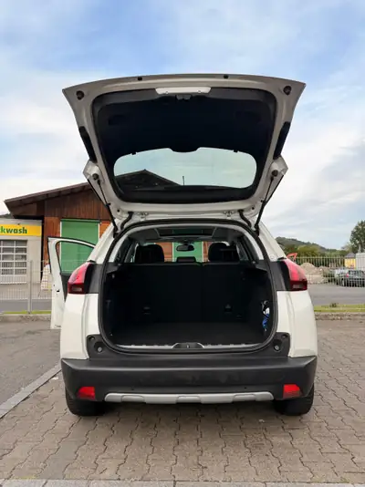 Peugeot 2008 1.2 PureTech 130 GT Line — SUV compact urbain, fiable et économe — tableau de bord