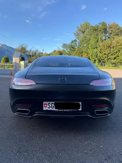 Mercedes-AMG GT V8 — Coupé sport pur, 462 ch, faible kilométrage — tableau de bord