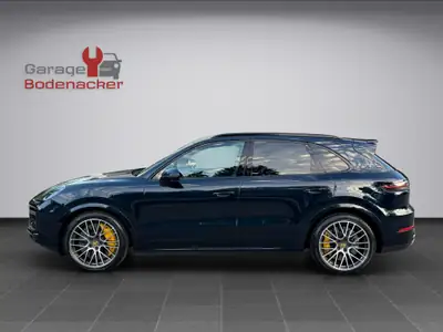 Porsche Cayenne Turbo 550 PS — SUV haute performance V8, frais d'entretien raisonnés — arrière