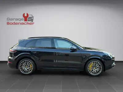 Porsche Cayenne Turbo 550 PS — SUV haute performance V8, frais d'entretien raisonnés — détail
