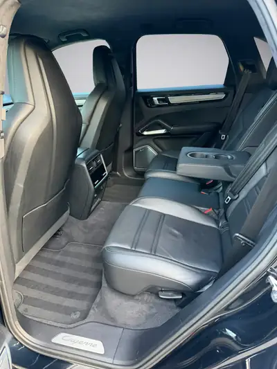 Porsche Cayenne Turbo 550 PS — SUV haute performance V8, frais d'entretien raisonnés — Miniature 11