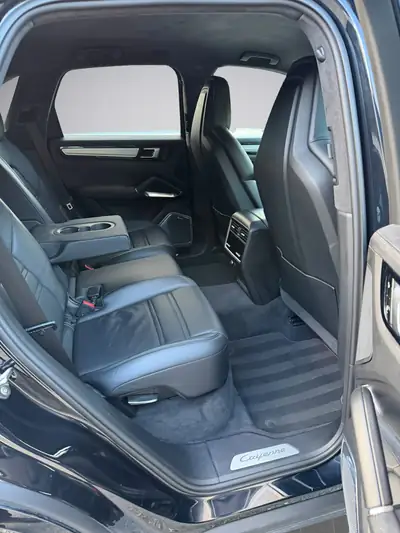 Porsche Cayenne Turbo 550 PS — SUV haute performance V8, frais d'entretien raisonnés — Miniature 12