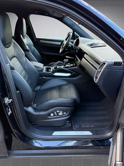 Porsche Cayenne Turbo 550 PS — SUV haute performance V8, frais d'entretien raisonnés — Miniature 13