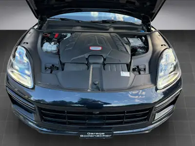 Porsche Cayenne Turbo 550 PS — SUV haute performance V8, frais d'entretien raisonnés — Miniature 15