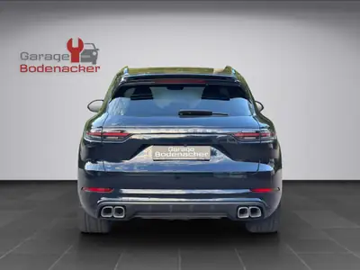 Porsche Cayenne Turbo 550 PS — SUV haute performance V8, frais d'entretien raisonnés — Miniature 16