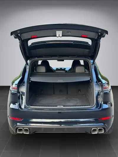 Porsche Cayenne Turbo 550 PS — SUV haute performance V8, frais d'entretien raisonnés — Miniature 17