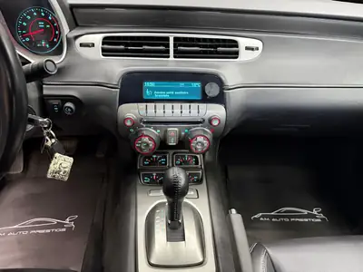 Chevrolet Camaro 6.2 Coupé — Muscle car américain 405 ch, rare en Suisse — Thumbnail 10