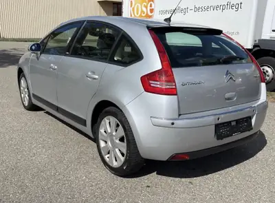 Citroën C4 2.0i 16V Exclusive — Berline élégante, moteur performant, entretien récent — rear view