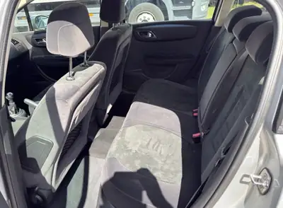 Citroën C4 2.0i 16V Exclusive — Berline élégante, moteur performant, entretien récent — detail