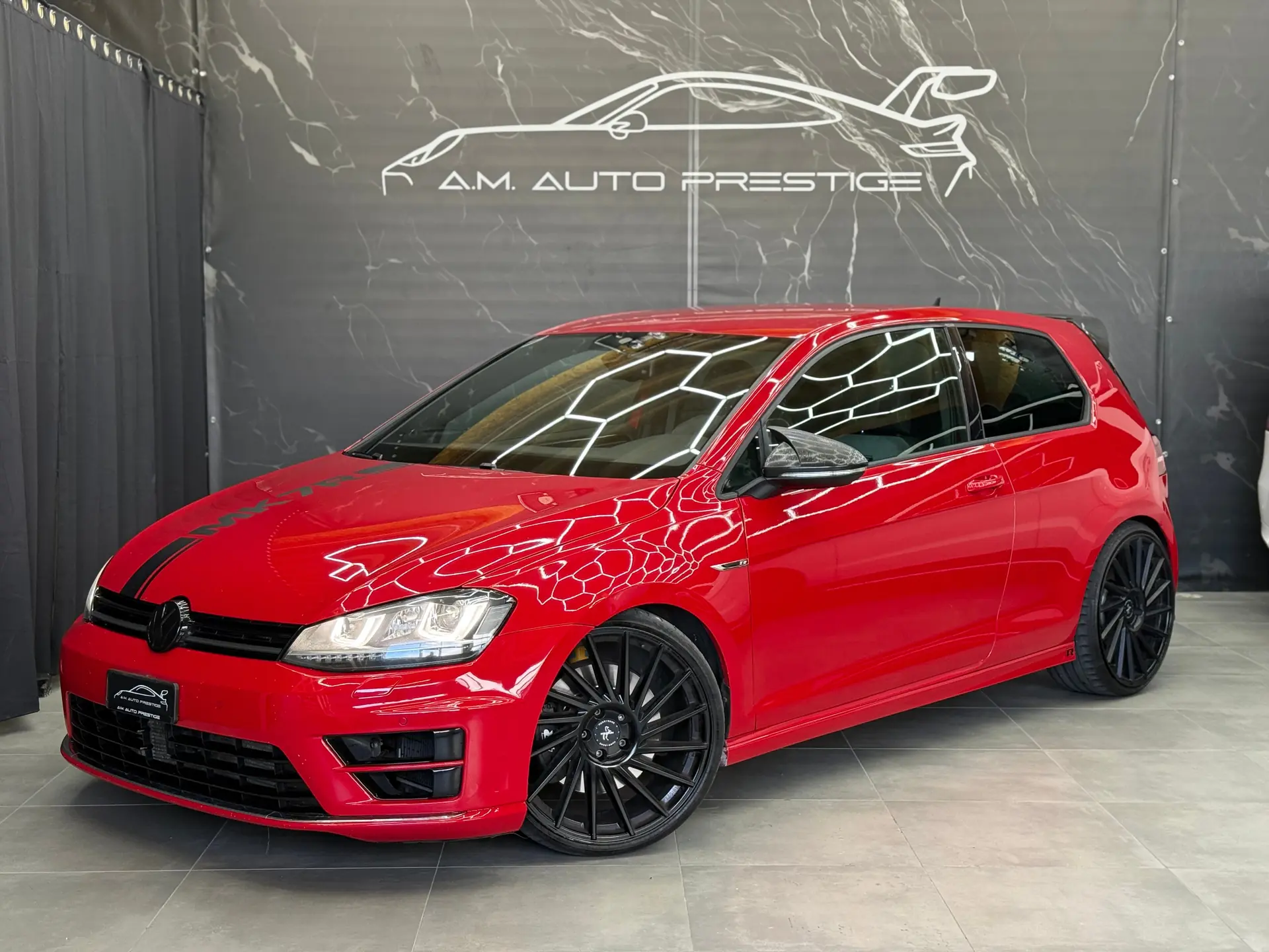 VW Golf 2.0 TSI R 4Motion DSG — Sportive 301 ch, transmission intégrale, rouge éclatant