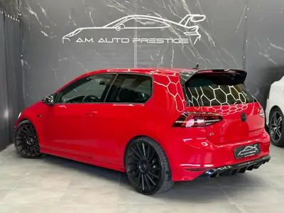 VW Golf 2.0 TSI R 4Motion DSG — Sportive 301 ch, transmission intégrale, rouge éclatant — détail