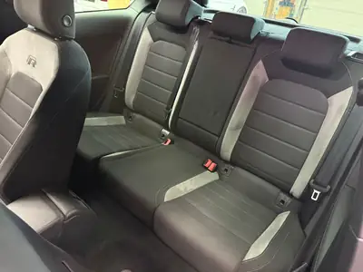 VW Golf 2.0 TSI R 4Motion DSG — Sportive 301 ch, transmission intégrale, rouge éclatant — Miniature 9