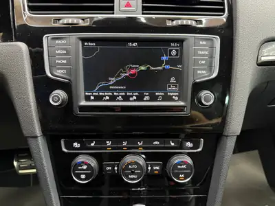 VW Golf 2.0 TSI R 4Motion DSG — Sportive 301 ch, transmission intégrale, rouge éclatant — Miniature 12