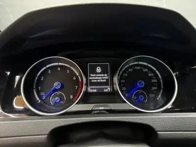 VW Golf 2.0 TSI R 4Motion DSG — Sportive 301 ch, transmission intégrale, rouge éclatant — Miniature 13