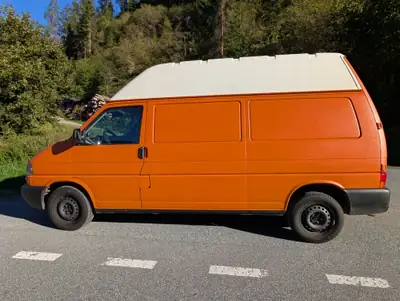 VW T4 2.5 TDI Syncro Hochdach — Utilitaire robuste 4x4, toit surélevé, 102 ch — vue extérieure