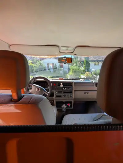 VW T4 2.5 TDI Syncro Hochdach — Utilitaire robuste 4x4, toit surélevé, 102 ch — arrière