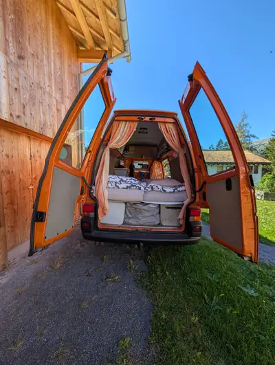 VW T4 2.5 TDI Syncro Hochdach — Utilitaire robuste 4x4, toit surélevé, 102 ch — tableau de bord