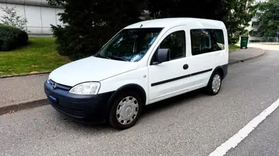 Opel Combo Van 1.6 CNG Comfort — Bi-carburant économique, 99'000 km, sans sinistre — vista posteriore