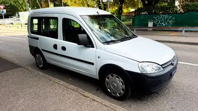Opel Combo Van 1.6 CNG Comfort — Bi-carburant économique, 99'000 km, sans sinistre — fianco