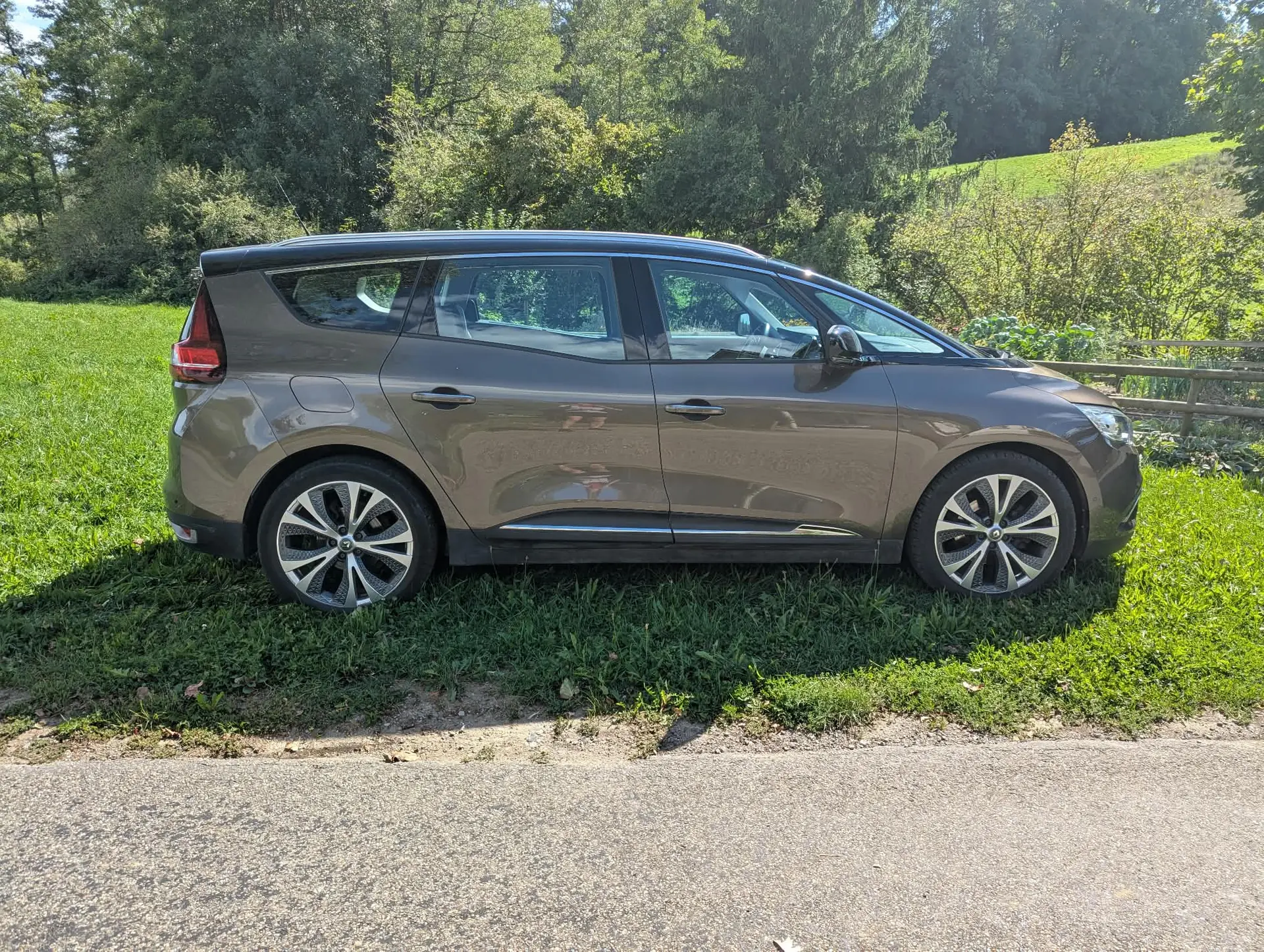 Renault Grand Scénic 1.6 dCi Zen — Monospace 7 places, diesel économique, 75'000 km
